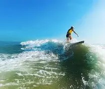 开云注册入口-冲浪小组赛掀起高潮，海滨雷豹队逆转燕山雄狮队，高压逼抢奏功——争冠格局再洗牌的简单介绍